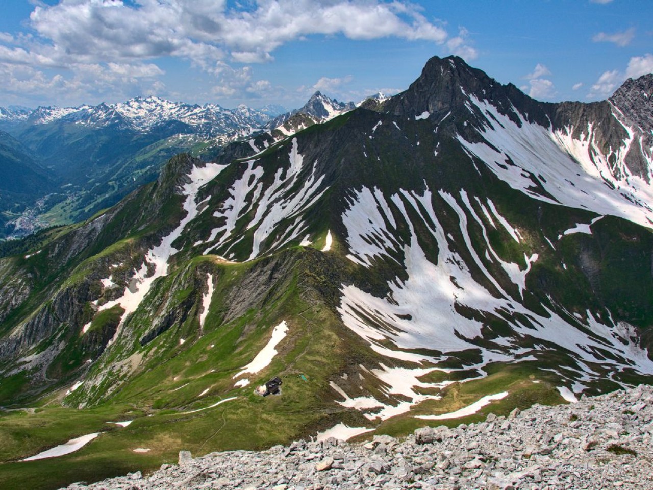  Blick hinab zum Kaiserjochhaus